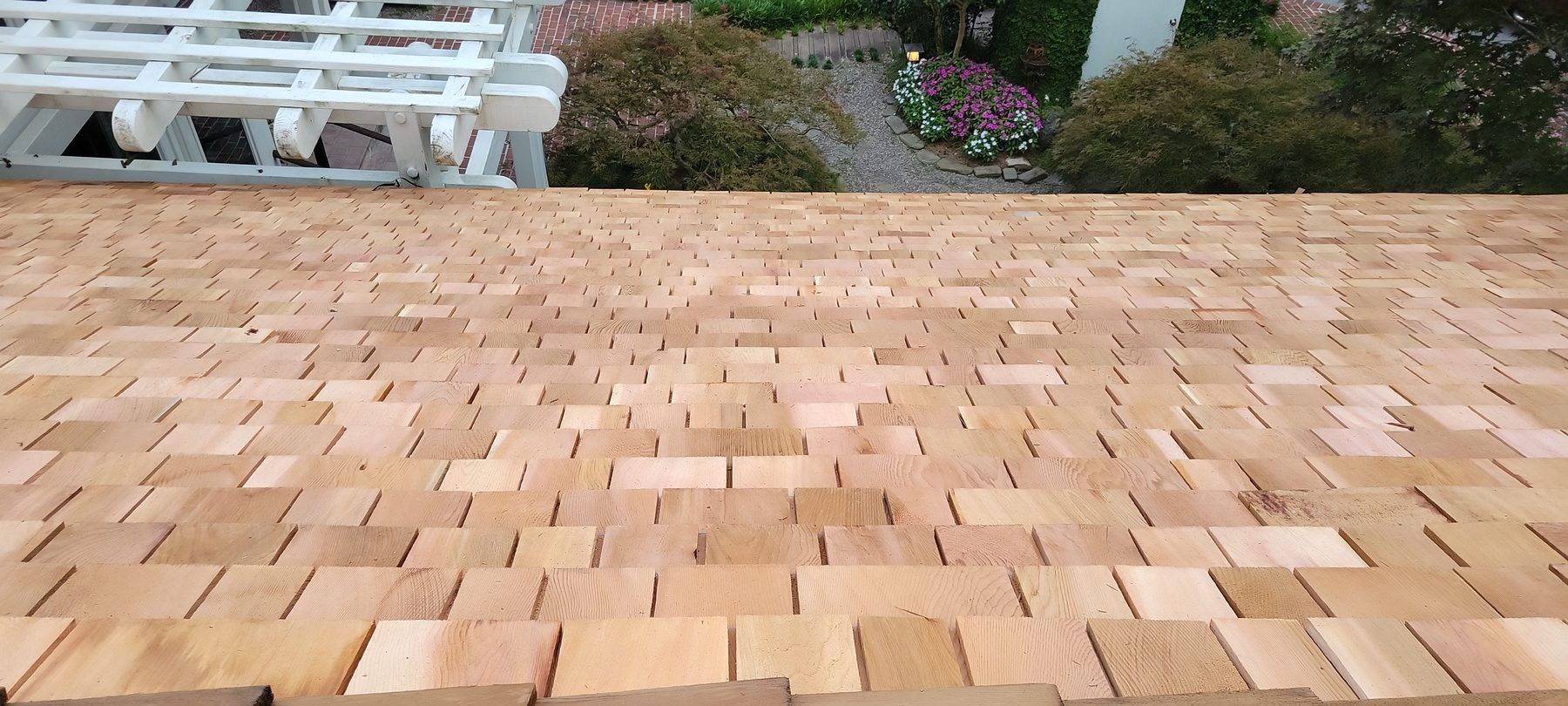 Close-up of fresh cedar shake courses